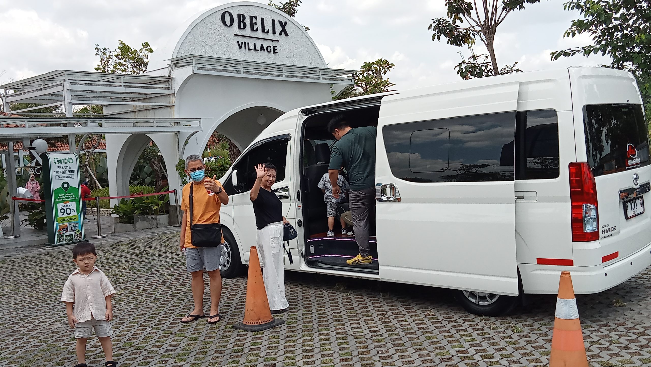 Sewa Toyota Hiace Comuter Purbalingga