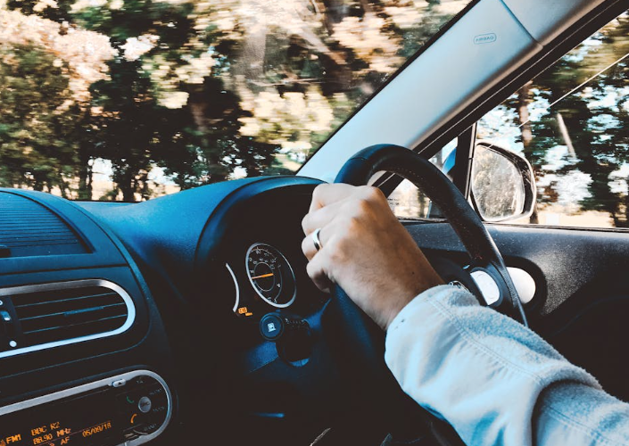 Sewa Mobil dengan Supir